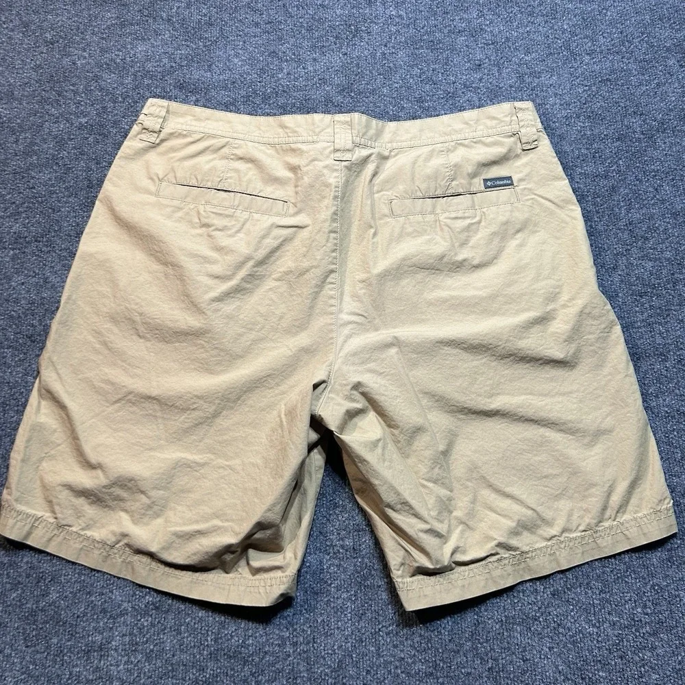 Columbia Mens Size 38 X 10 tan/khaki Chino Shorts